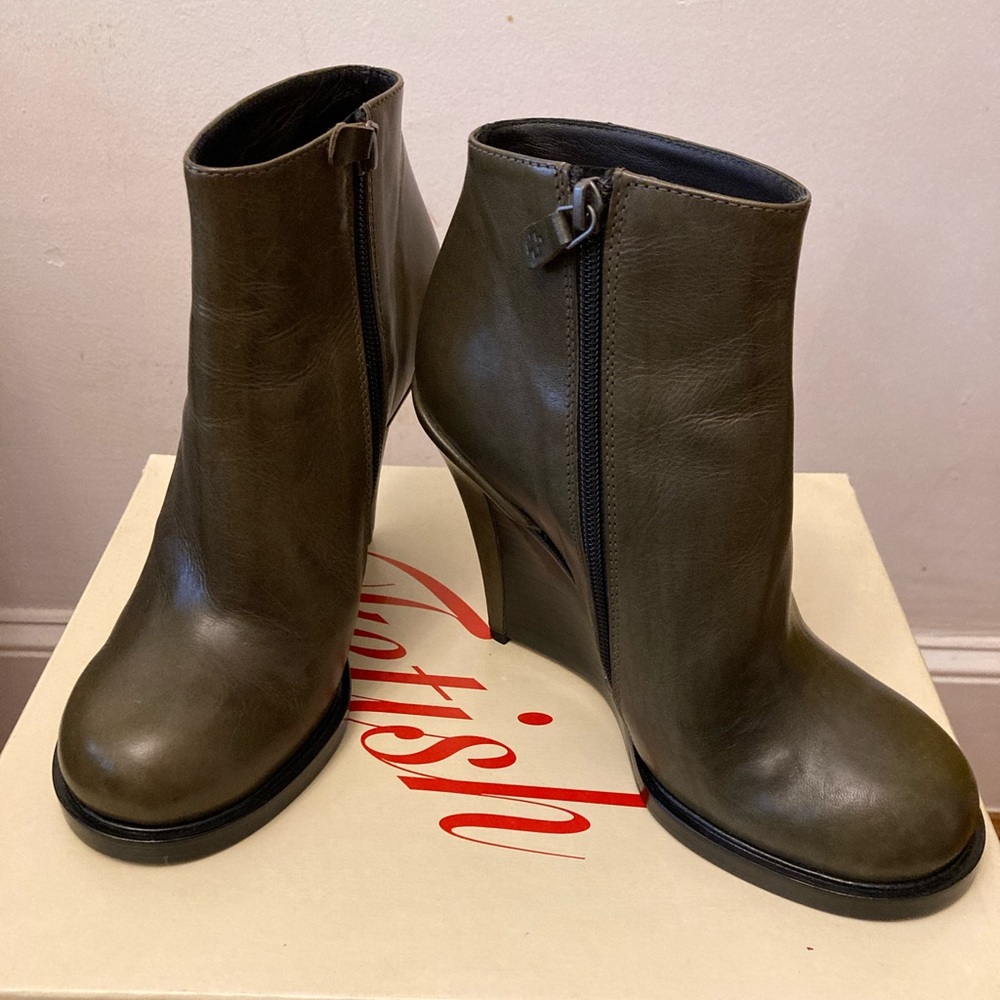 Iconic A.F. Vandevorst Green Heeled Boots with Side Zipper
